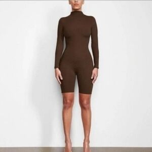 SKIMS All-In-One Mock Neck Mid Thigh Onesie Cocoa 4X Nwt